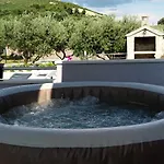 House M&a&k With Swimming Pool Ferienhaus *