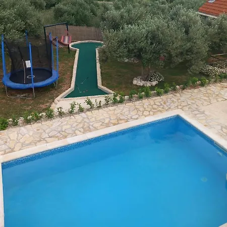House M&a&k With Swimming Pool Nyaraló Kaštel Štafilić