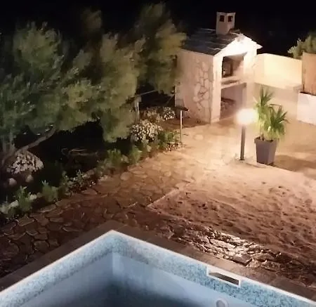 House M&a&k With Swimming Pool Nyaraló
