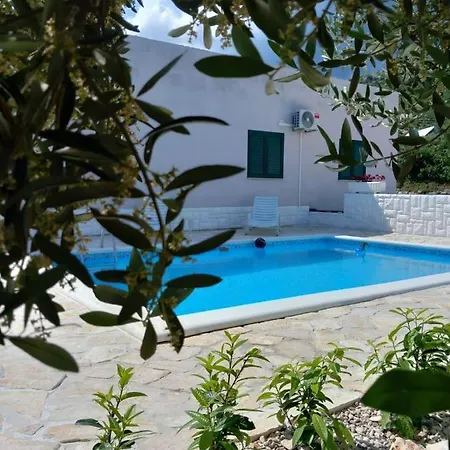 House M&a&k With Swimming Pool Kaštel Štafilić