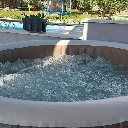 House M&a&k With Swimming Pool *