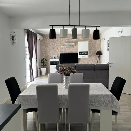 Nyaraló House M&a&k With Swimming Pool