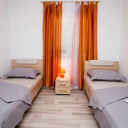 House M&a&k With Swimming Pool Nyaraló Kaštel Štafilić