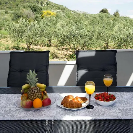 House M&a&k With Swimming Pool Nyaraló *