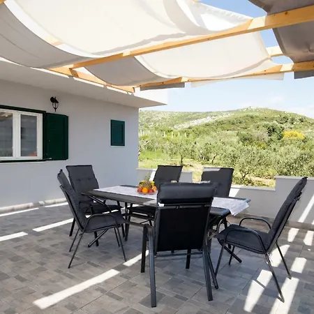 House M&a&k With Swimming Pool Nyaraló *
