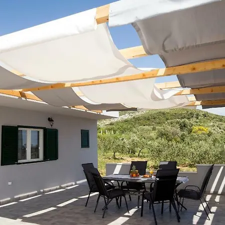 Nyaraló House M&a&k With Swimming Pool