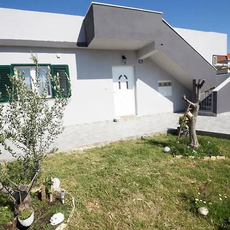 Nyaraló House M&a&k With Swimming Pool Kaštel Štafilić